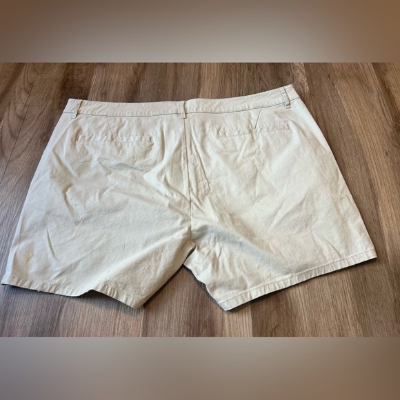 Men's asos Design Shorter Length Skinny Chino Shorts in Stone - Picture 4 of 6